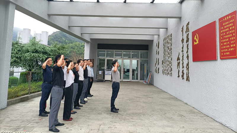 圖片1對(duì)光反射大潤發(fā)_副本_副本.png