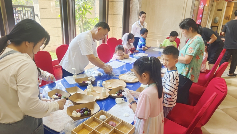 華都股份各房產項目開展&ldquo;雙節&rdquo;系列暖場活動
